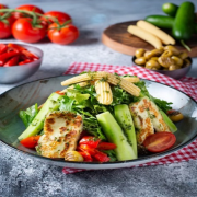 Izgara Hellimli Akdeniz Salata