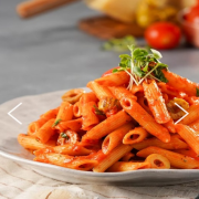 Acılı Domates Soslu Penne